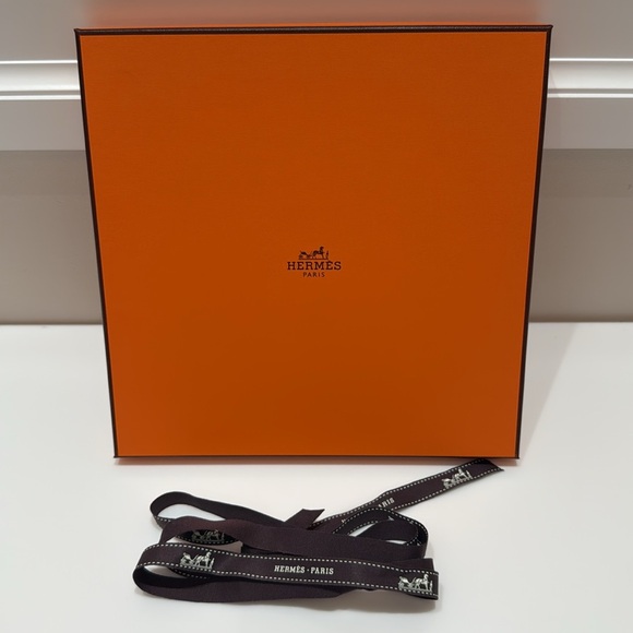 Hermès Orange scarf, baby towel, Gift Box with Ribbon, brand new. - Picture 2 of 9